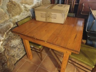Mesa de madera para juegos se abre