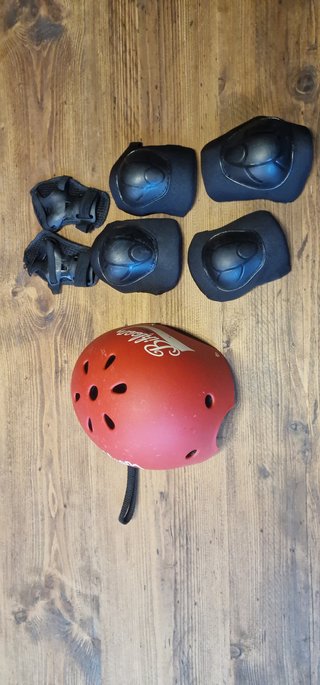 Casco e protezioni per bambino