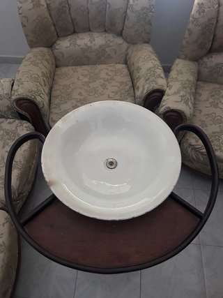 Mueble auxiliar vintage con jarra y palangana