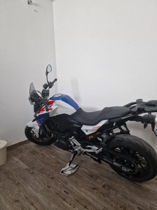 BMW F900R Azul y Blanco. Sport. Full Equipe. Todo