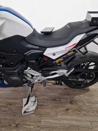 BMW F900R Azul y Blanco. Sport. Full Equipe. Todo