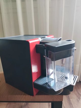 Macchina da caffè DeLonghi Nespresso rossa