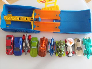 Coches Hot Wheels con Pista