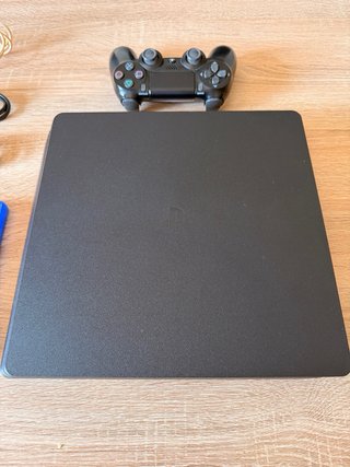 PS4 Slim 1TB + Mando + 2 Juegos