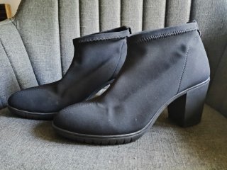 Botines negros nuevos marca weekend