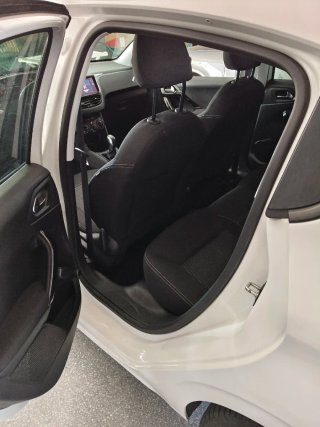 Peugeot 208 2016
