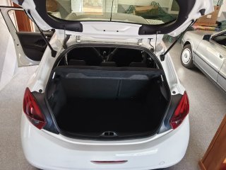 Peugeot 208 2016