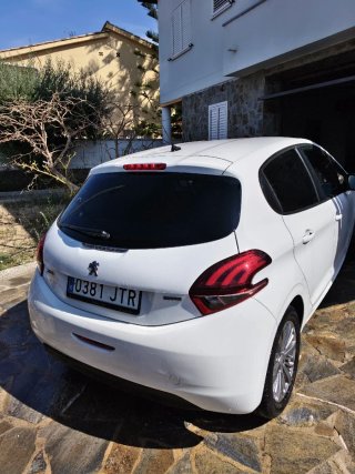 Peugeot 208 2016