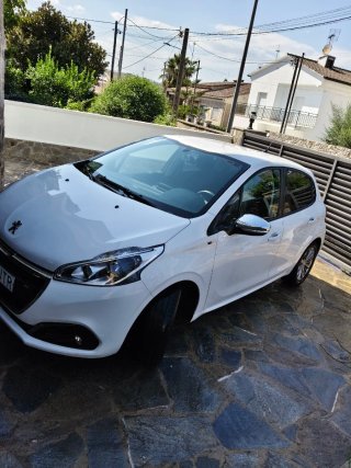 Peugeot 208 2016