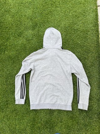 Sudadera Adidas gris y negra con capucha