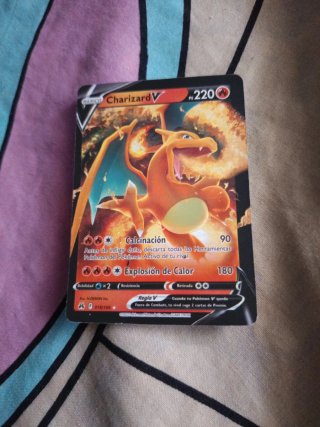 Carta Pokémon Charizard V 220 HP