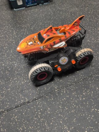 Coche teledirigido tigershark Hot Wheels