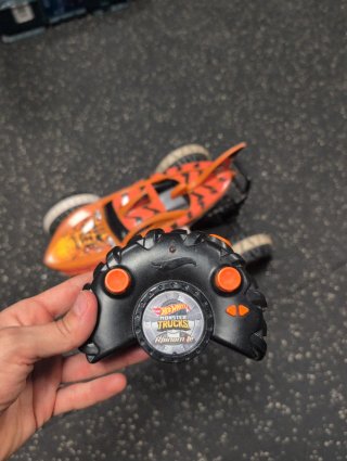 Coche teledirigido tigershark Hot Wheels