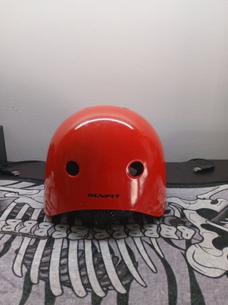 Casco de skate rojo