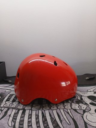 Casco de skate rojo