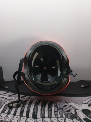 Casco de skate rojo