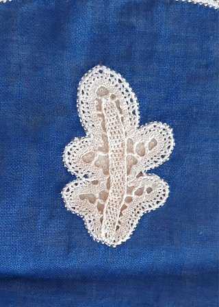 Copri pane blu con pizzo avorio vintage
