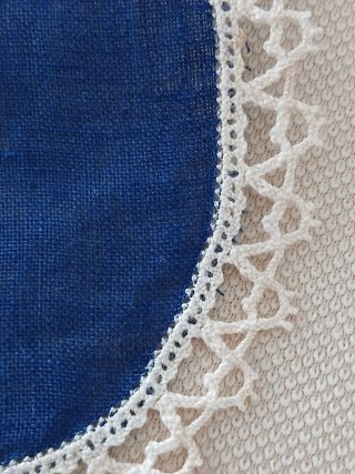 Copri pane blu con pizzo avorio vintage