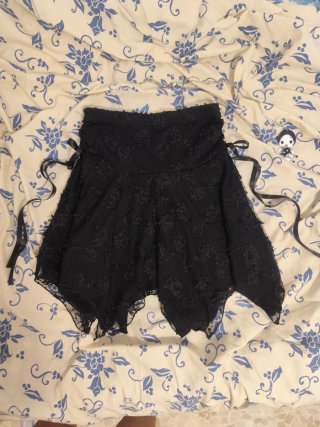 Falda gótica mini con lazo y encaje