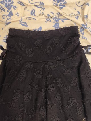 Falda gótica mini con lazo y encaje