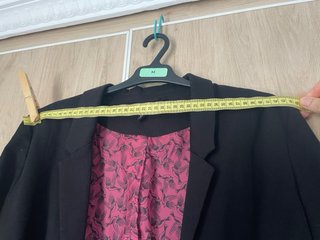 Blazer crop H&M negro forro rosa Talla M