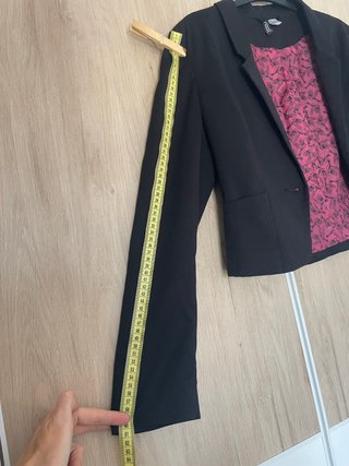Blazer crop H&M negro forro rosa Talla M
