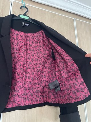 Blazer crop H&M negro forro rosa Talla M