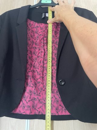 Blazer crop H&M negro forro rosa Talla M