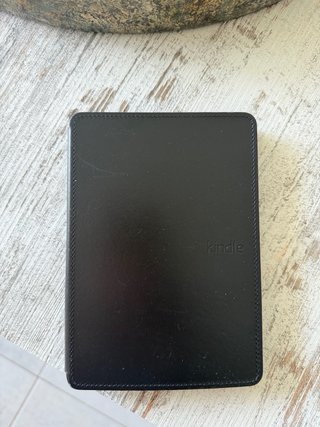 Kindle 4ª Gen con funda original sin apenas uso