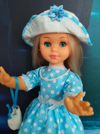 Muñeca Vella con vestido de lunares