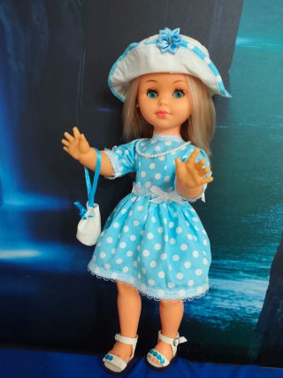Muñeca Vella con vestido de lunares