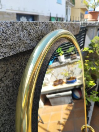 Espejo de pie dorado
