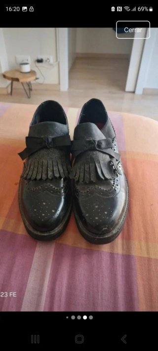 4 pares de zapatos y zapatillas número 39