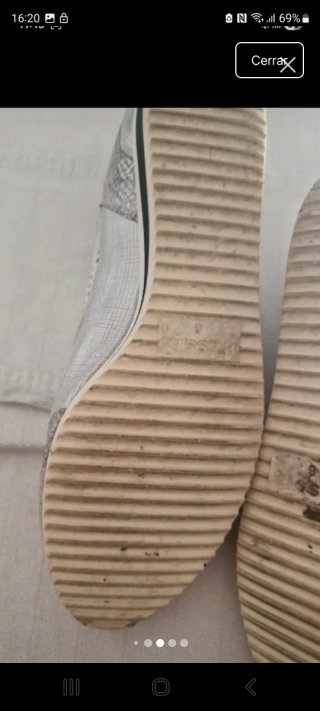 4 pares de zapatos y zapatillas número 39