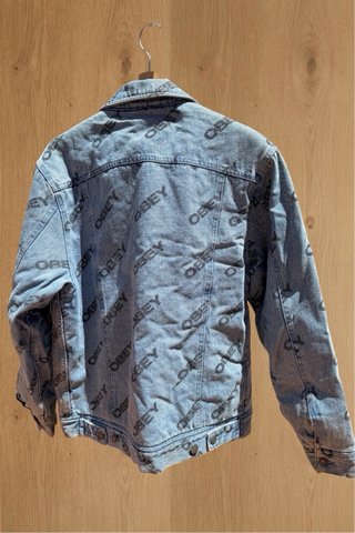 Chaqueta vaquera Obey con forro sherpa