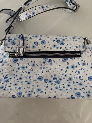 Bolso con flores azules