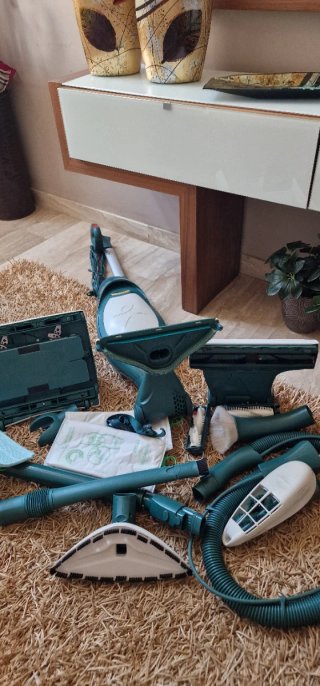 Aspiradora Vorwerk VK140 con todos los accesorios.