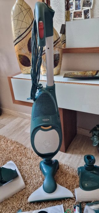 Aspiradora Vorwerk VK140 con todos los accesorios.