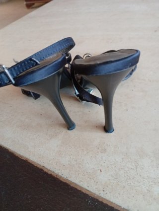 Zapatos de tacón joya negros