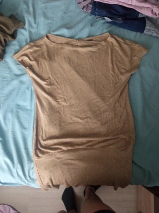 Blusa dorada escote barco