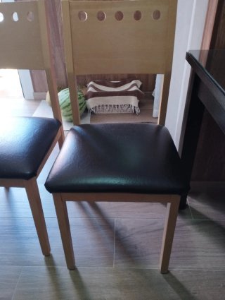 Mesa de comedor con 4 sillas