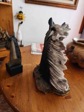 Busto de caballo decorativo