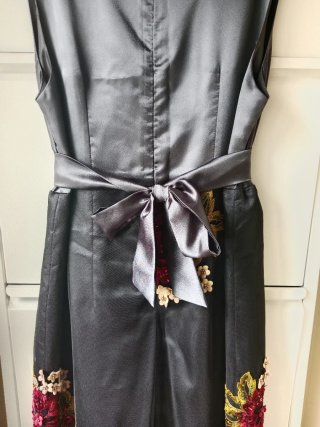 Vestido de fiesta premamá negro y rojo