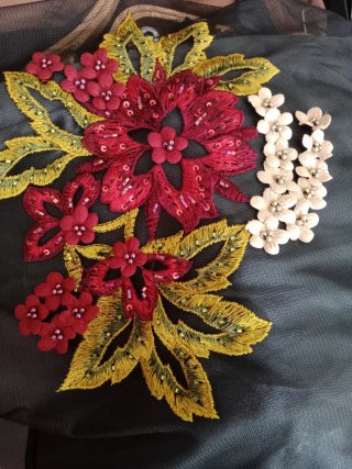 Vestido de fiesta premamá negro y rojo