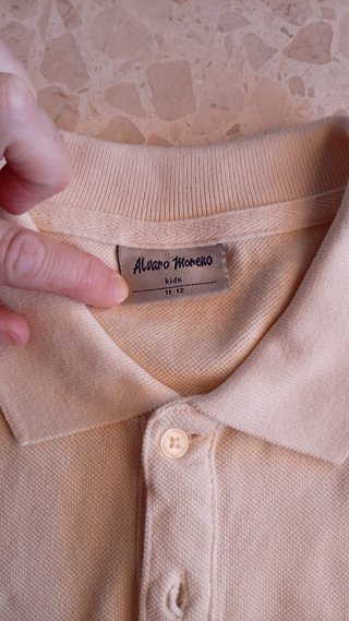 Polo niño beige. Alvaro Moreno