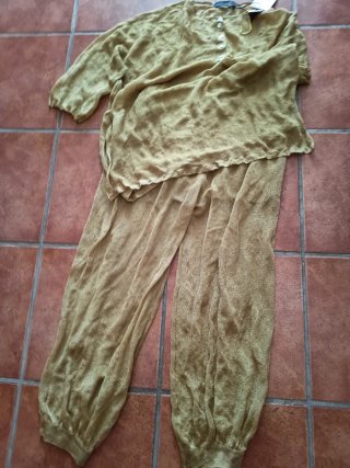 Conjunto Zara punto fino dorado Pantalón M Casaca