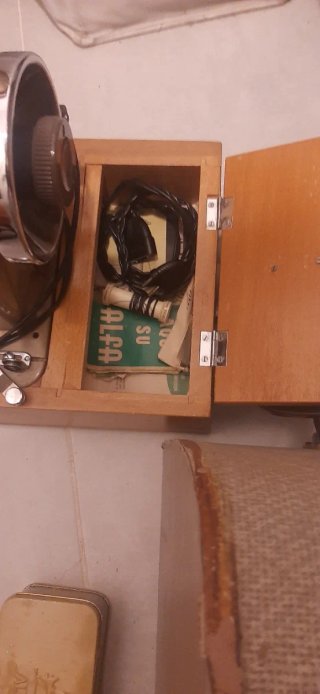 Máquina de coser Alfa vintage