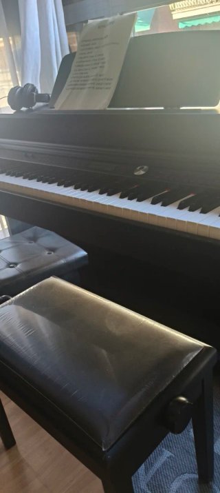 Piano Digital con Banquillo y Auriculares