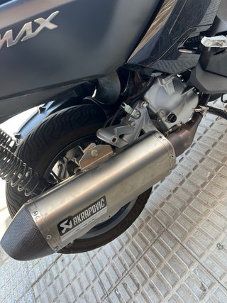 Escape Akrapovič XMAX omologado con sus papeles
