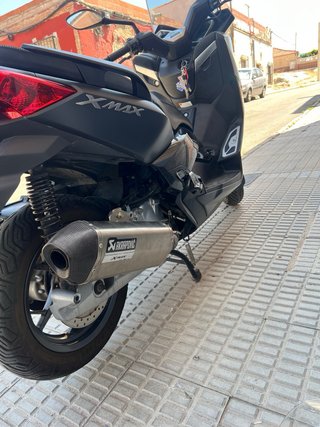 Escape Akrapovič XMAX omologado con sus papeles